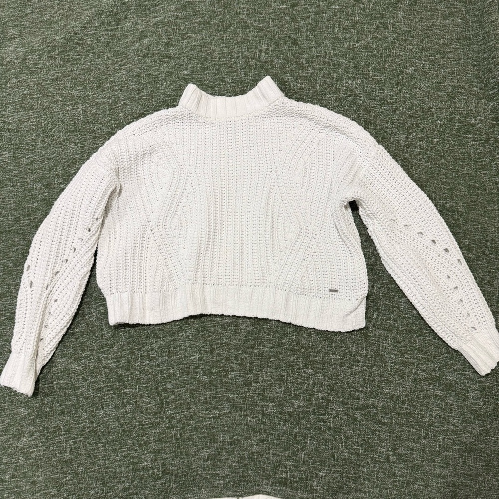 Hollister Cozy White Cable Knit Sweater Size XS